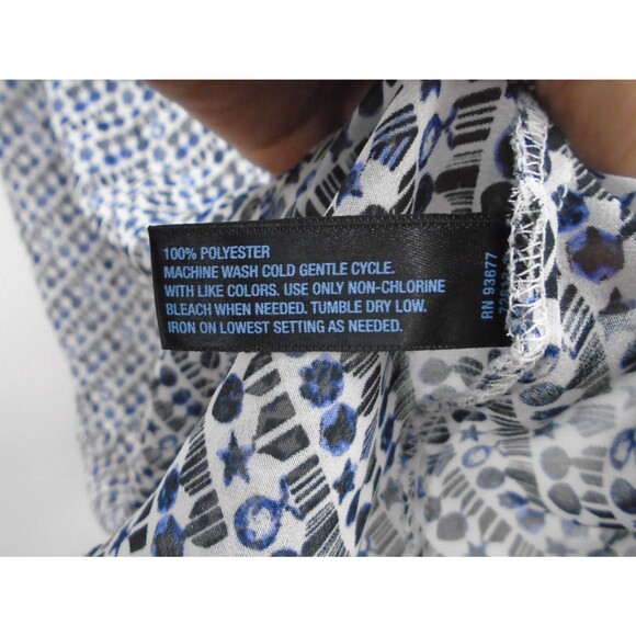 She Said Ruffle Womens Size M Short Sleeve Blouse Blue Shapes White - Picture 7 of 7